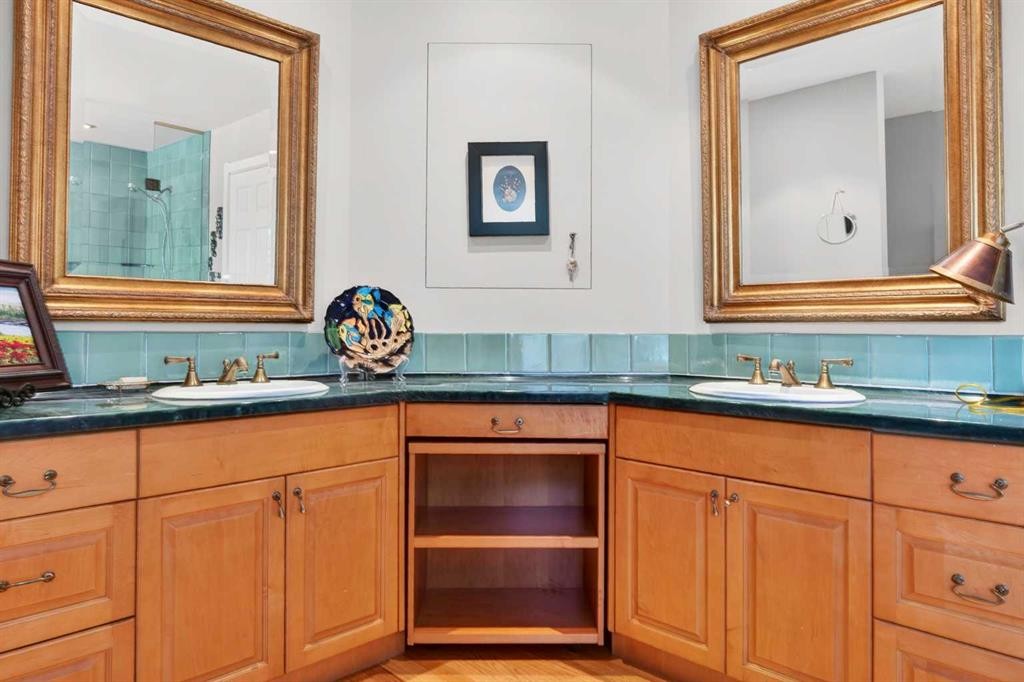 5930 C + E Trail, Lacombe, AB - Indoor Photo Showing Bathroom
