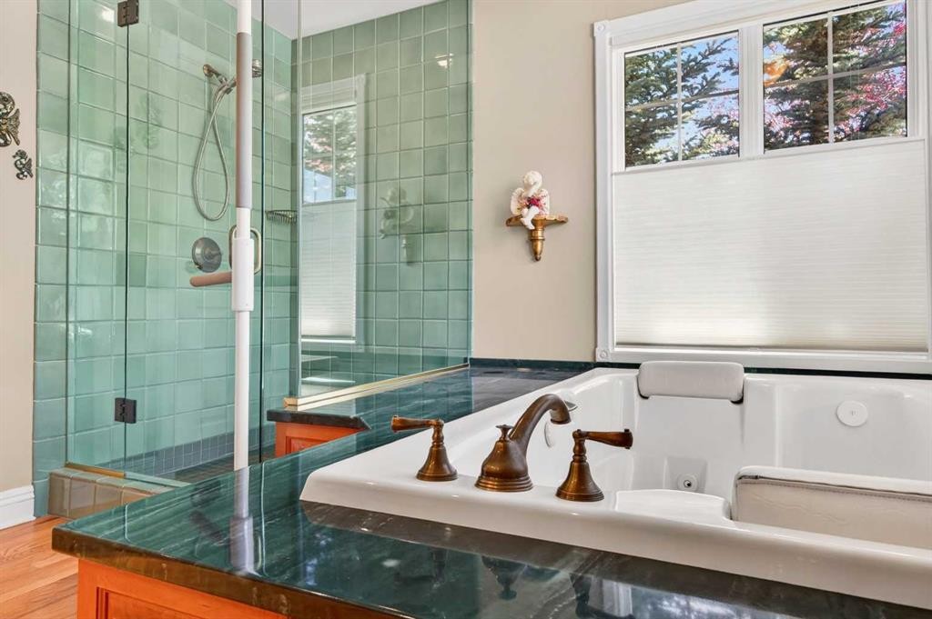 5930 C + E Trail, Lacombe, AB - Indoor Photo Showing Bathroom