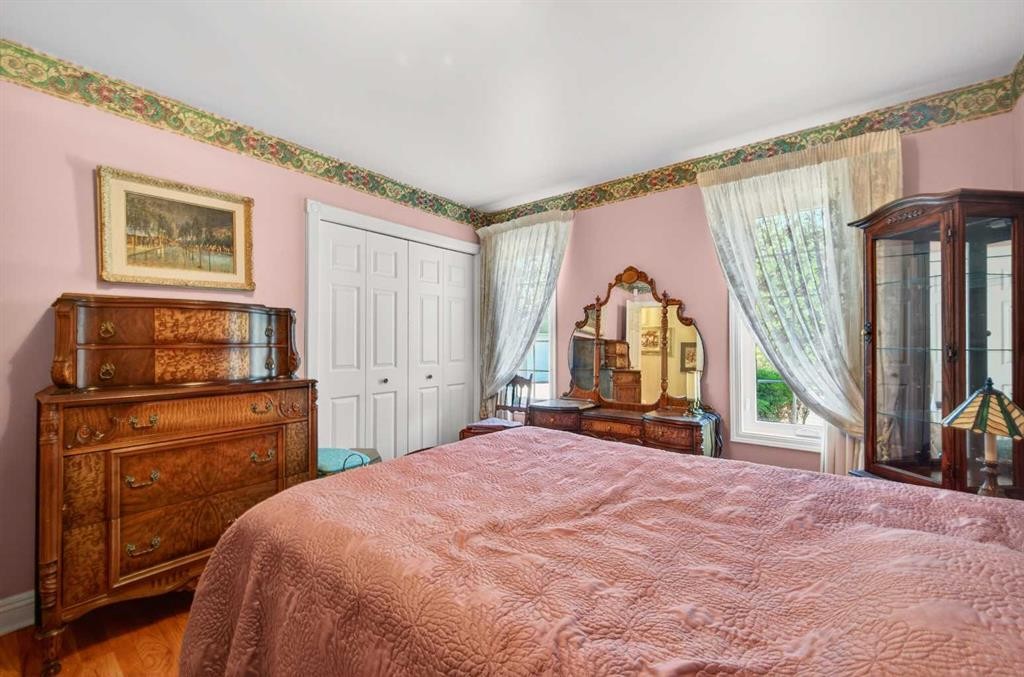 5930 C + E Trail, Lacombe, AB - Indoor Photo Showing Bedroom