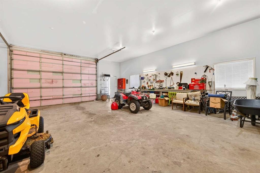 5930 C + E Trail, Lacombe, AB - Indoor Photo Showing Other Room