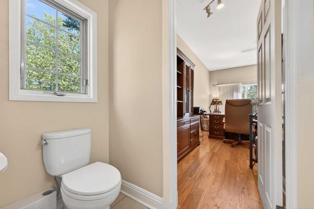 5930 C + E Trail, Lacombe, AB - Indoor Photo Showing Bathroom