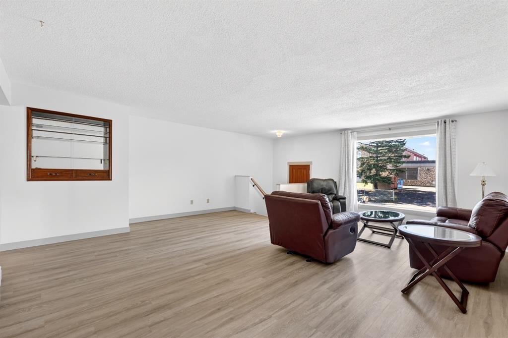 912 Stonehaven Road Sw, Calgary, AB