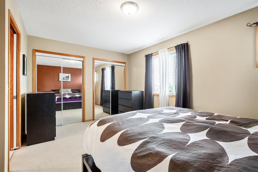 209 Strathcona Circle, Strathmore, AB - Indoor Photo Showing Bedroom