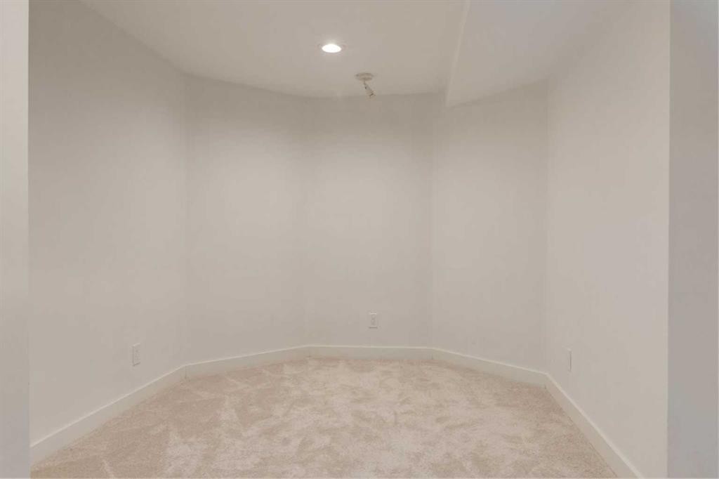 113 Straddock Terrace Sw, Calgary, AB - Indoor