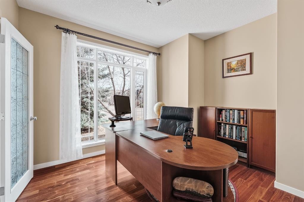 430 Discovery Ridge Boulevard Sw, Calgary, AB - Indoor Photo Showing Office