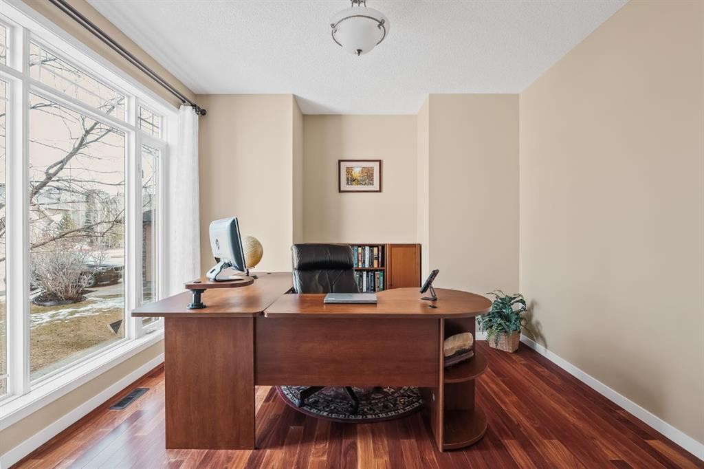 430 Discovery Ridge Boulevard Sw, Calgary, AB - Indoor Photo Showing Office