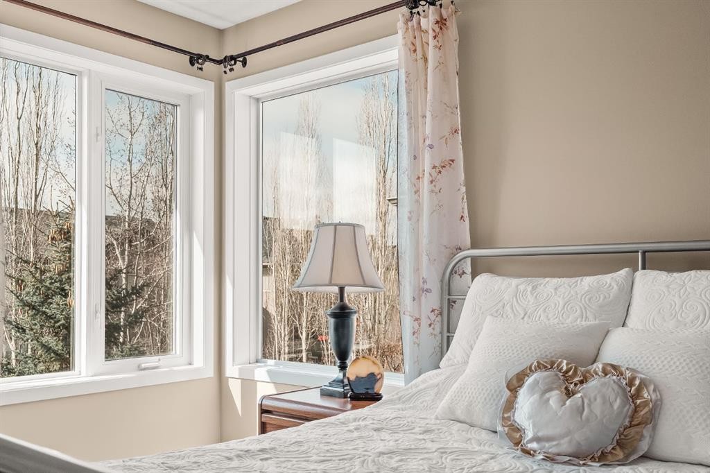 430 Discovery Ridge Boulevard Sw, Calgary, AB - Indoor Photo Showing Bedroom