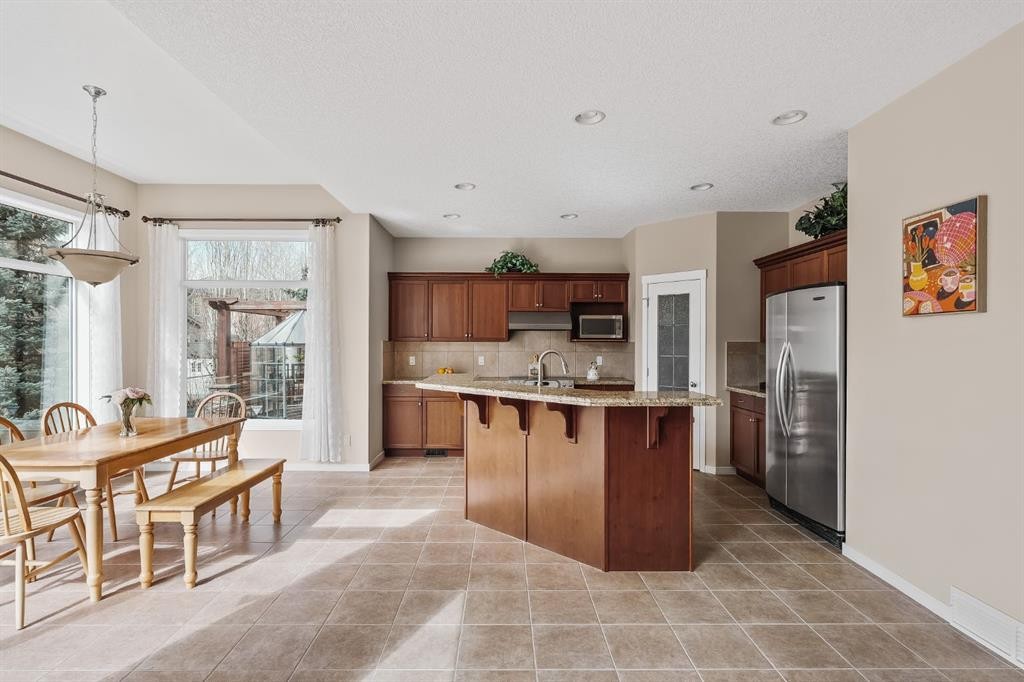 430 Discovery Ridge Boulevard Sw, Calgary, AB - Indoor