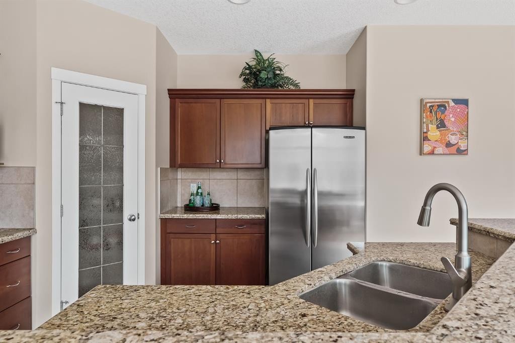 430 Discovery Ridge Boulevard Sw, Calgary, AB - Indoor Photo Showing Kitchen With Double Sink