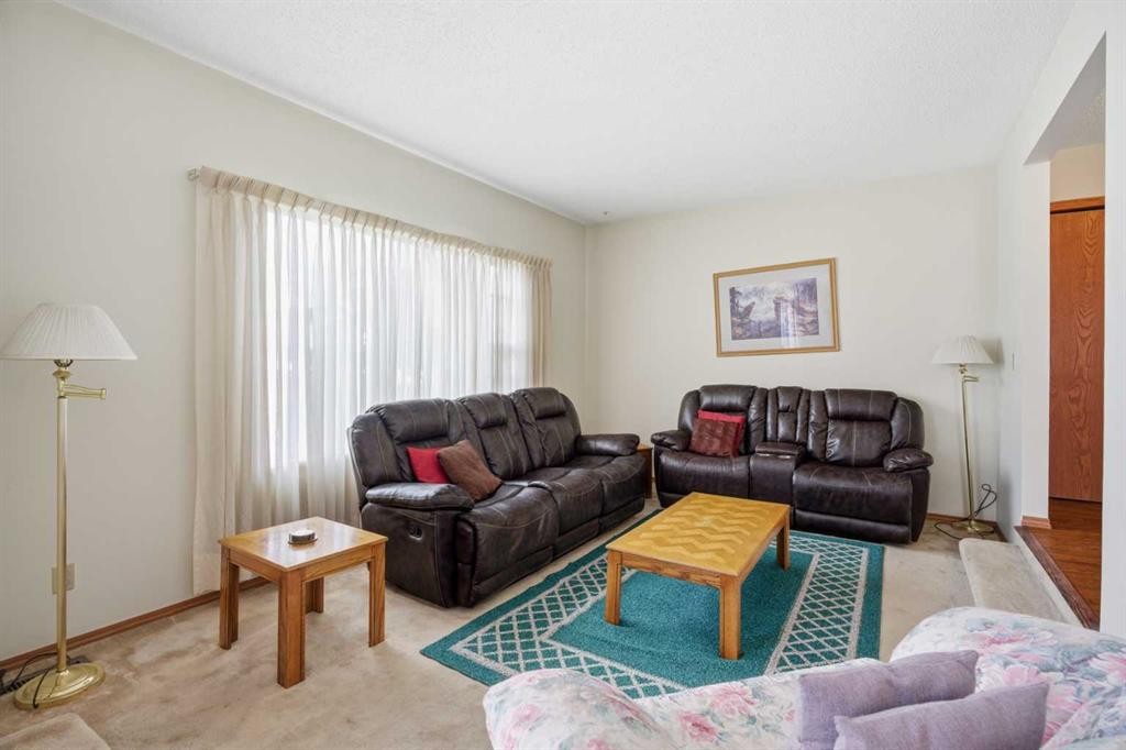 56 Whitworth Place Ne, Calgary, AB - Indoor Photo Showing Living Room