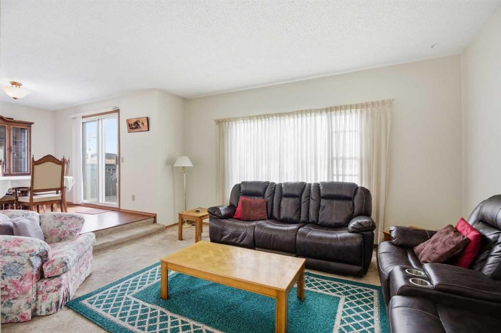 56 Whitworth Place Ne, Calgary, AB - Indoor Photo Showing Living Room