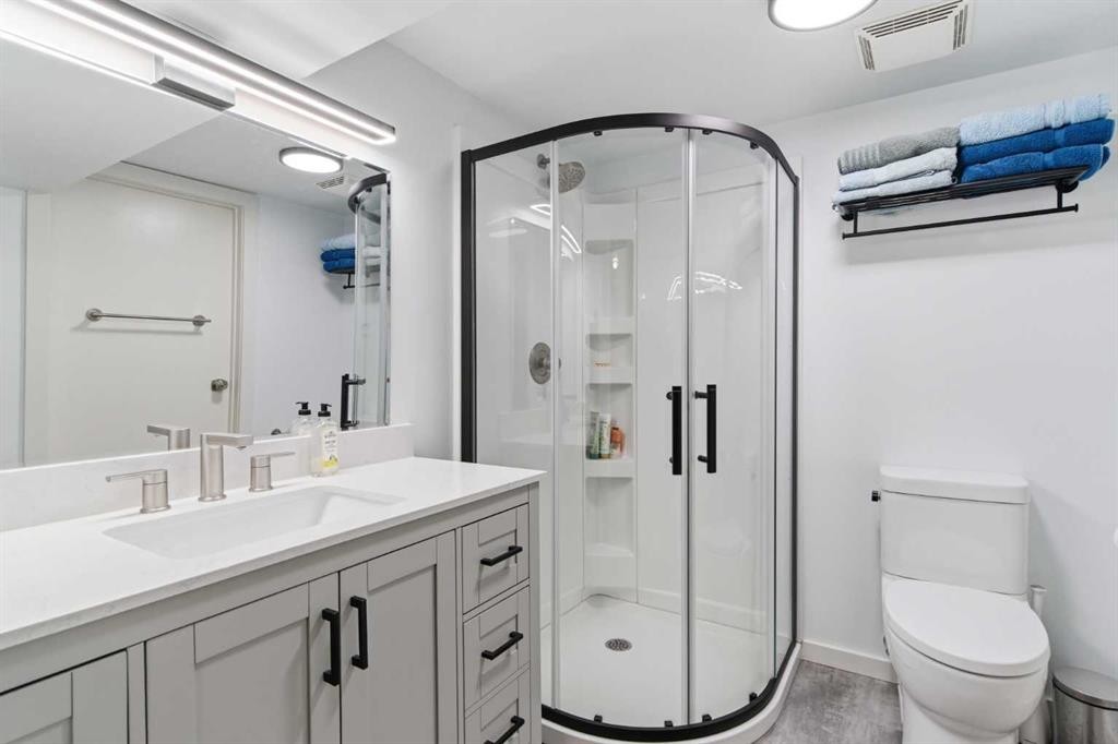 1945 Mountview Crescent Ne, Calgary, AB - Indoor Photo Showing Bathroom