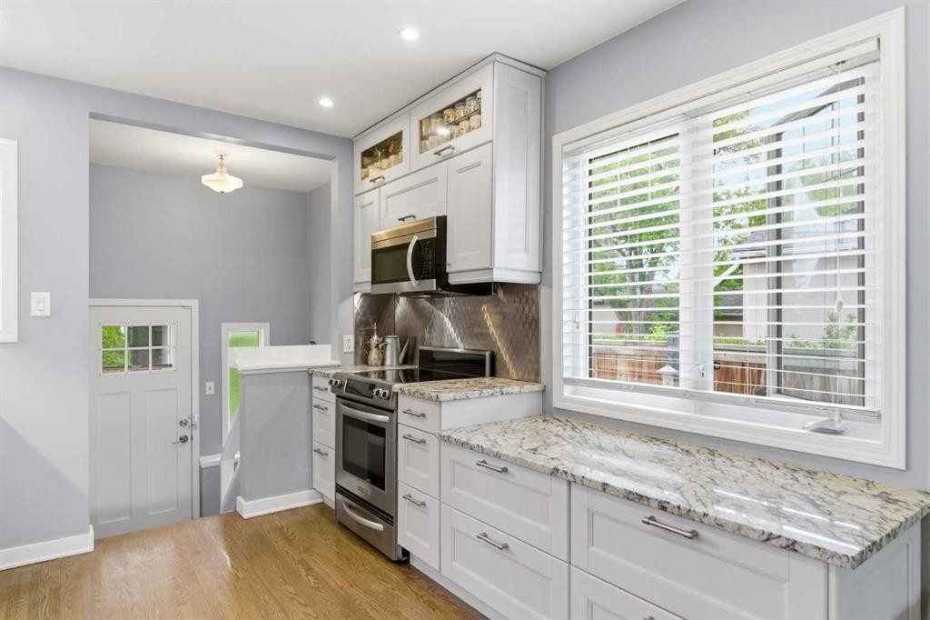 1945 Mountview Crescent Ne, Calgary, AB - Indoor Photo Showing Kitchen