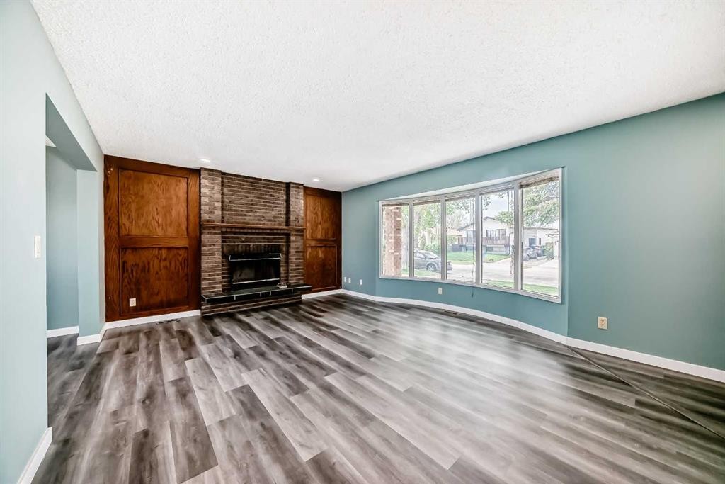 4308 55 Street Ne, Calgary, AB - Indoor Photo Showing Living Room With Fireplace