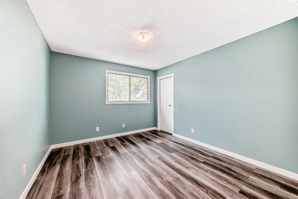4308 55 Street Ne, Calgary, AB - Indoor Photo Showing Other Room