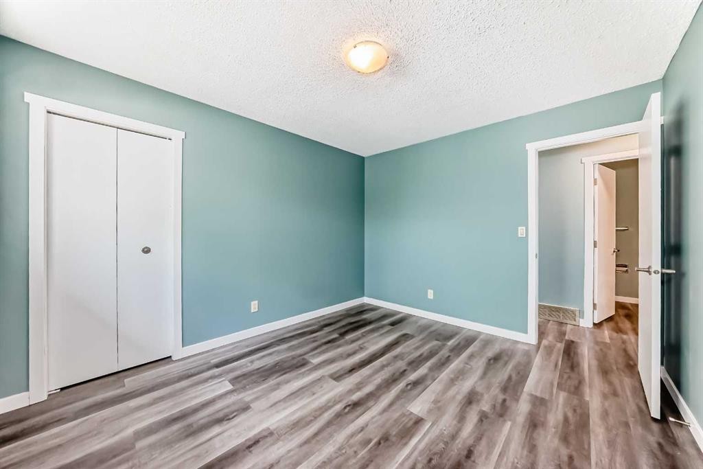 4308 55 Street Ne, Calgary, AB - Indoor Photo Showing Other Room