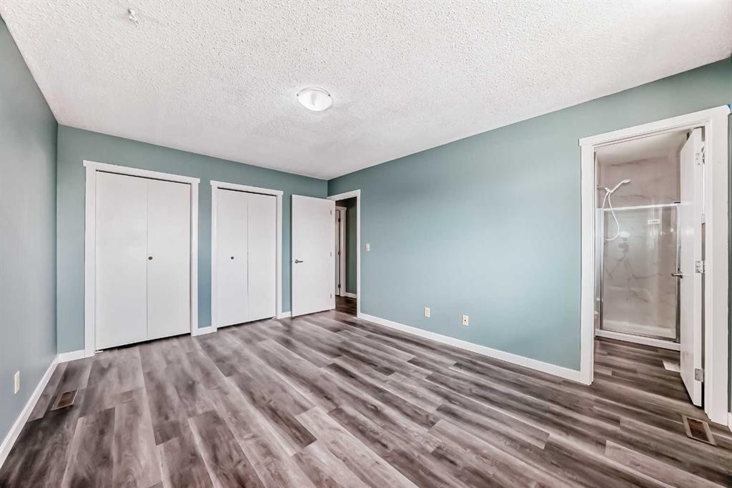 4308 55 Street Ne, Calgary, AB - Indoor Photo Showing Other Room
