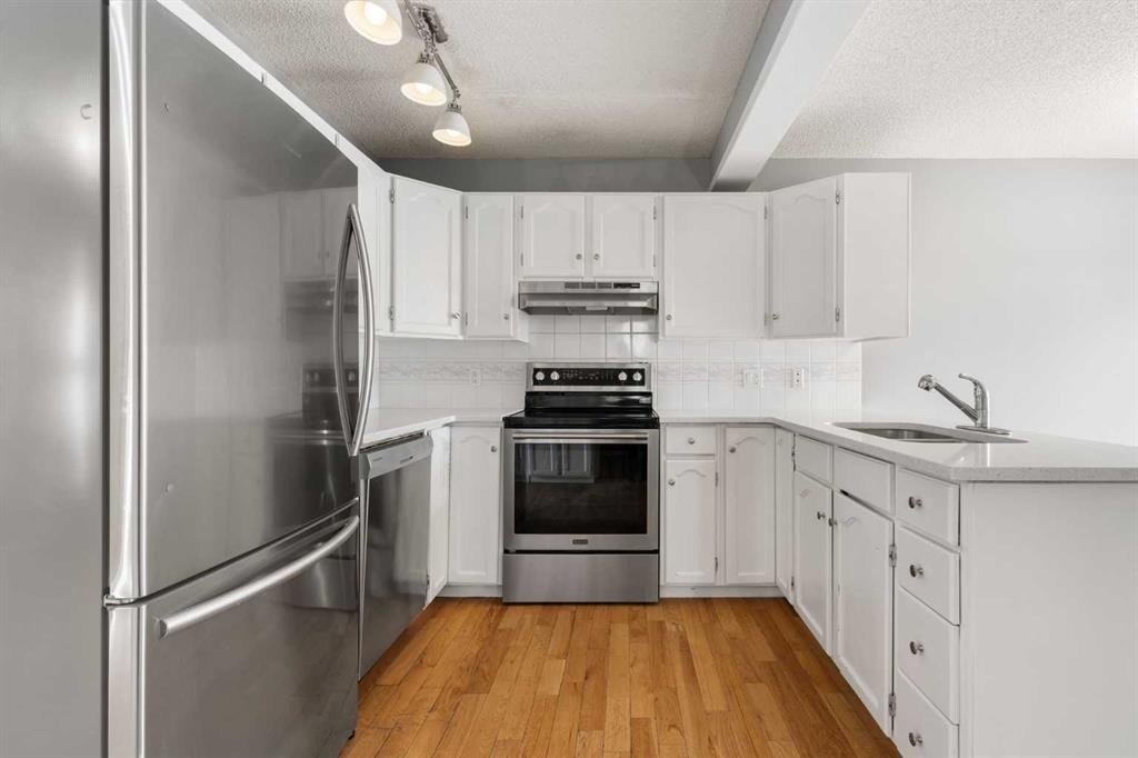 256 Covington Place Ne, Calgary, AB - Indoor Photo Showing Kitchen