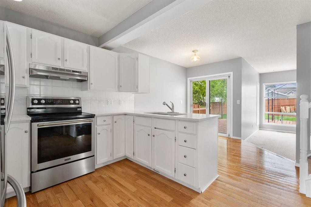 256 Covington Place Ne, Calgary, AB - Indoor Photo Showing Kitchen