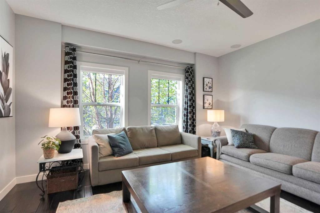 145 Marquis Common Se, Calgary, AB - Indoor Photo Showing Living Room