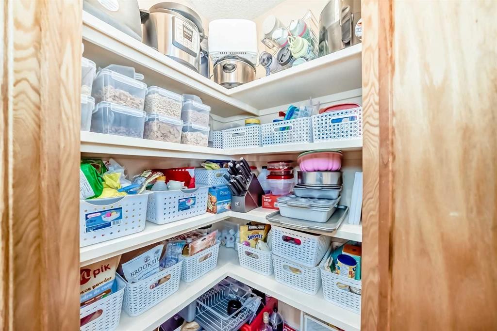 327 Hidden Ranch Circle Nw, Calgary, AB - Indoor