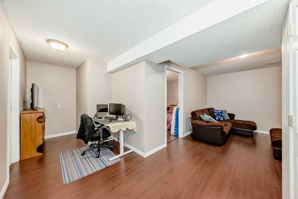 327 Hidden Ranch Circle Nw, Calgary, AB - Indoor