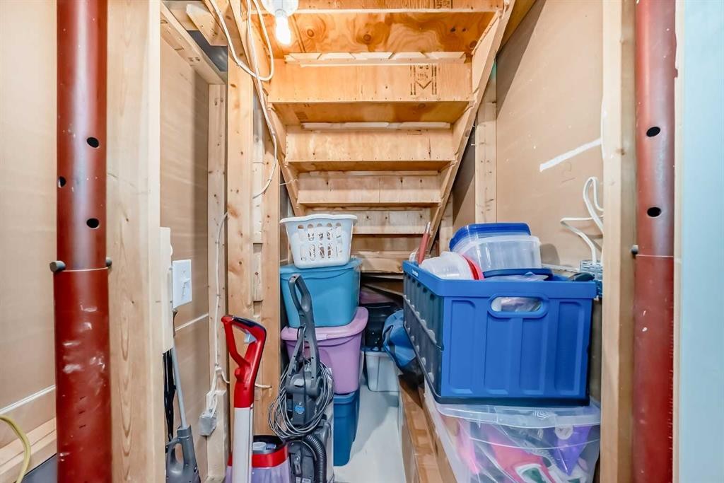 327 Hidden Ranch Circle Nw, Calgary, AB - Indoor Photo Showing Other Room
