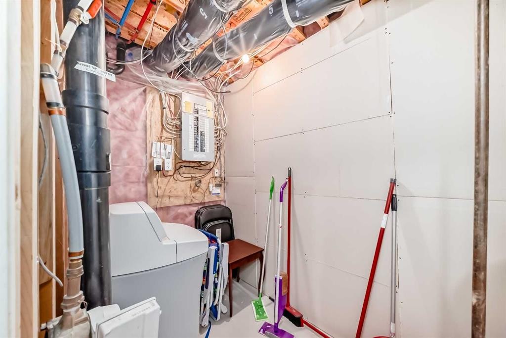 327 Hidden Ranch Circle Nw, Calgary, AB - Indoor Photo Showing Laundry Room
