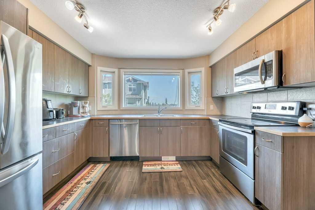 318 Strathcona Circle, Strathmore, AB - Indoor Photo Showing Kitchen With Double Sink