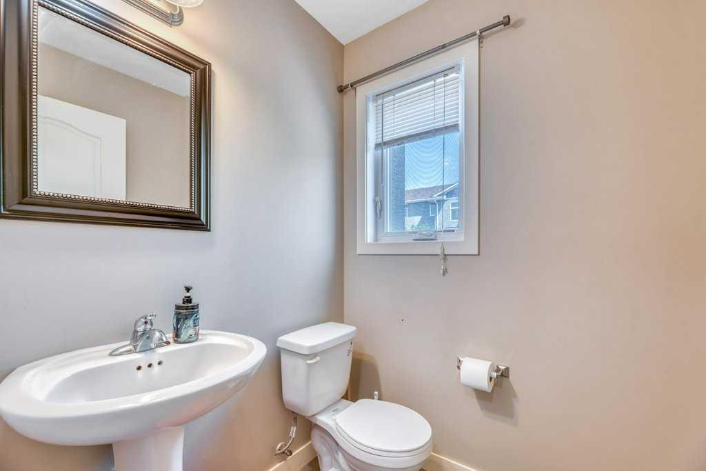 318 Strathcona Circle, Strathmore, AB - Indoor Photo Showing Bathroom