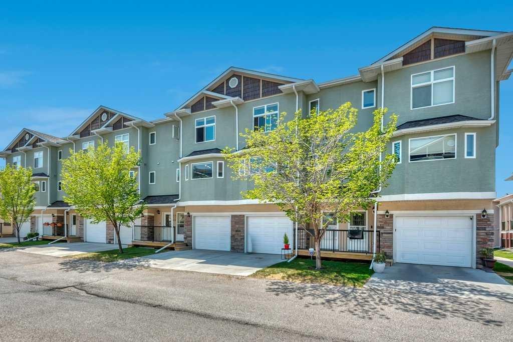 318 Strathcona Circle, Strathmore, AB - Outdoor With Facade
