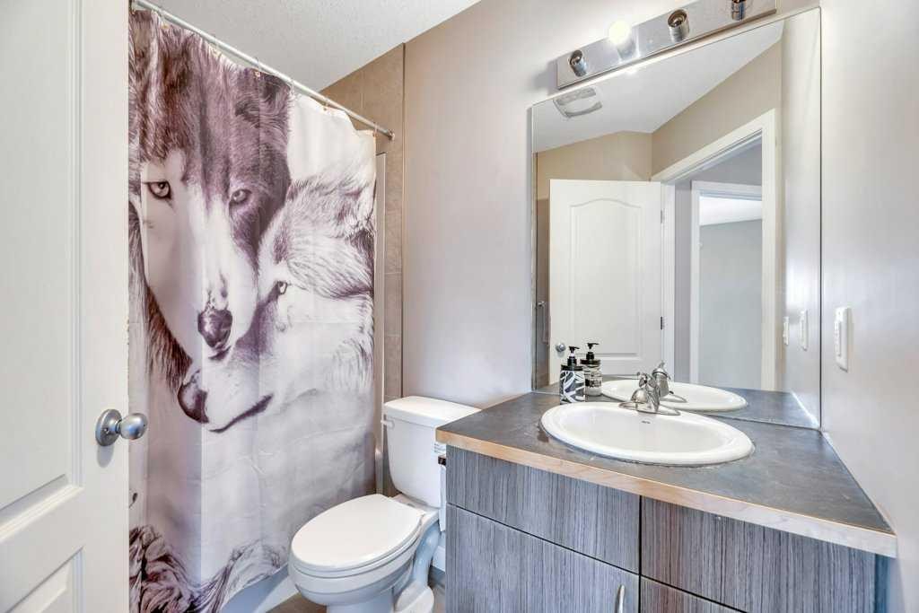 318 Strathcona Circle, Strathmore, AB - Indoor Photo Showing Bathroom