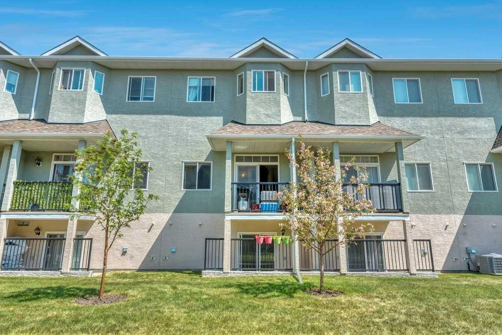 318 Strathcona Circle, Strathmore, AB - Outdoor With Facade