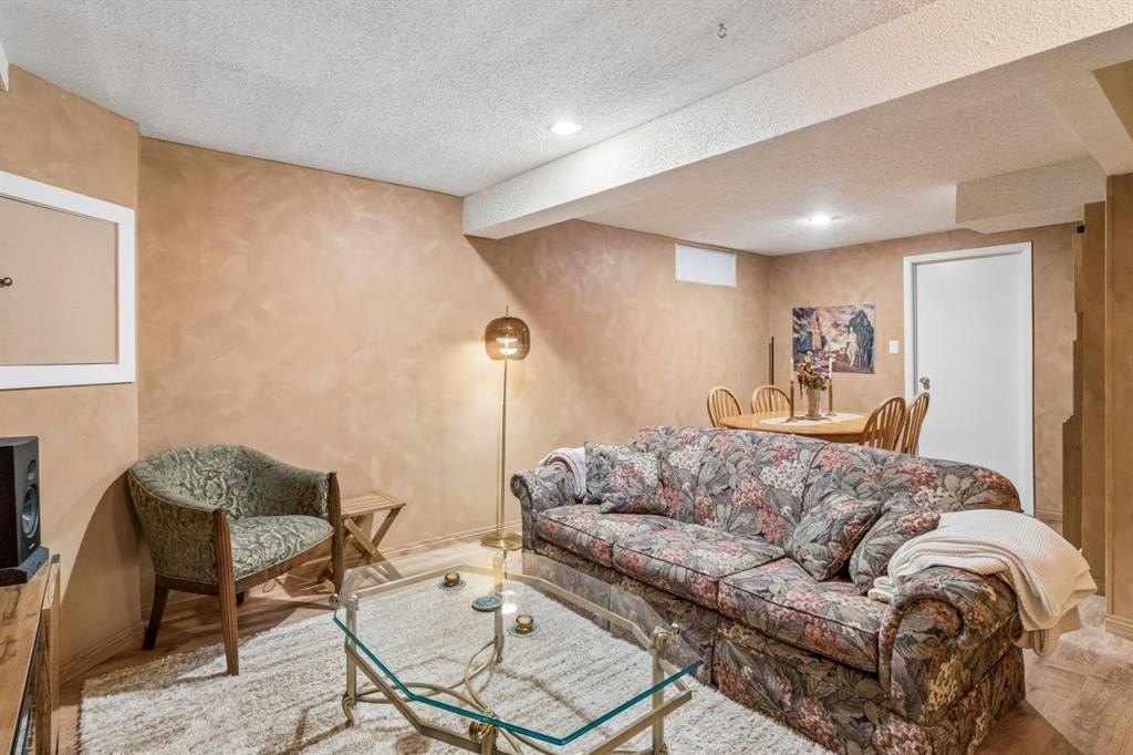 47 Cedargrove Way Sw, Calgary, AB - Indoor