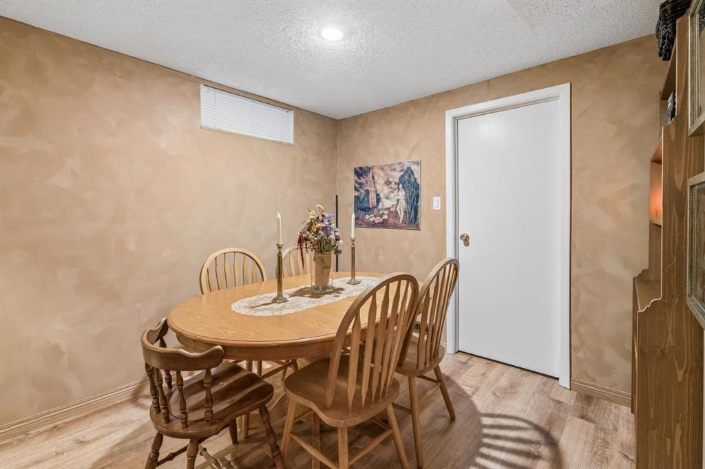 47 Cedargrove Way Sw, Calgary, AB - Indoor Photo Showing Dining Room
