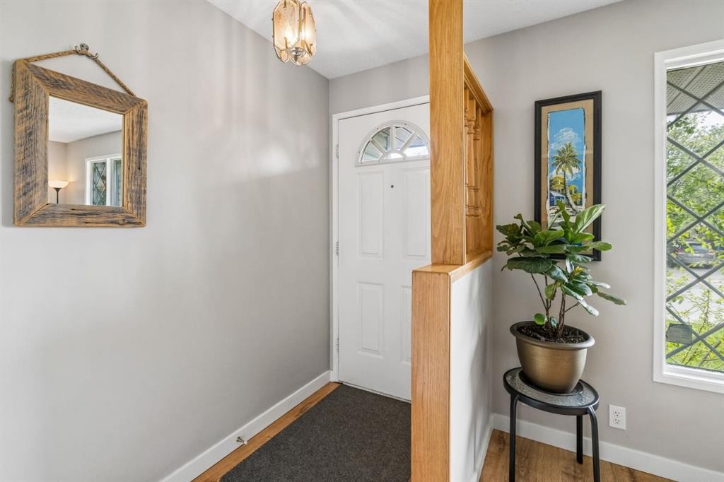 47 Cedargrove Way Sw, Calgary, AB - Indoor Photo Showing Other Room