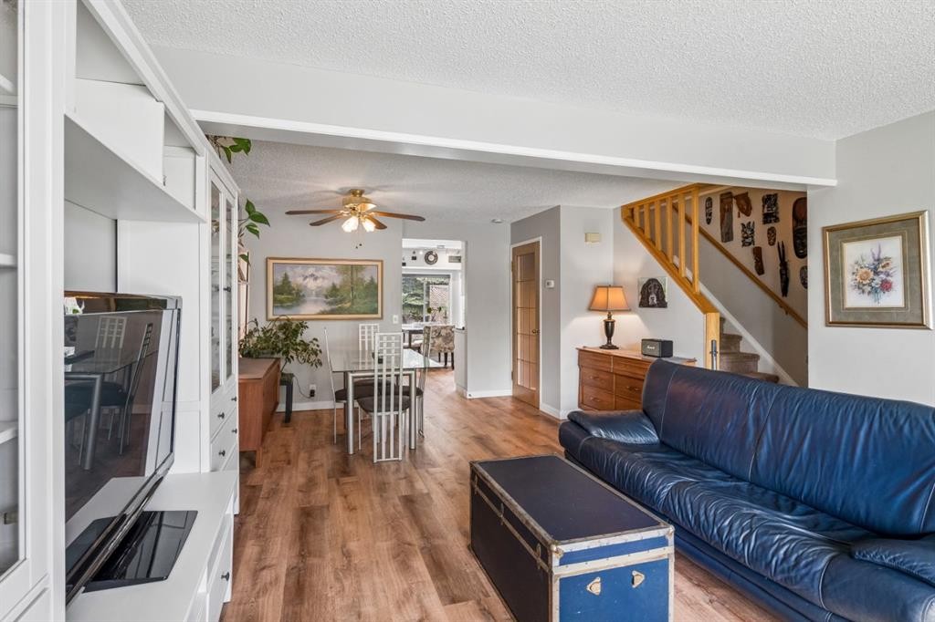 47 Cedargrove Way Sw, Calgary, AB - Indoor Photo Showing Living Room