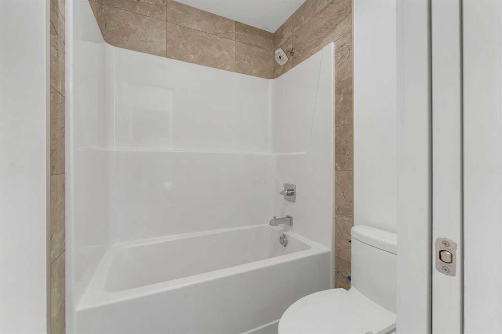 416 Watercrest Place, Chestermere, AB - Indoor Photo Showing Bathroom