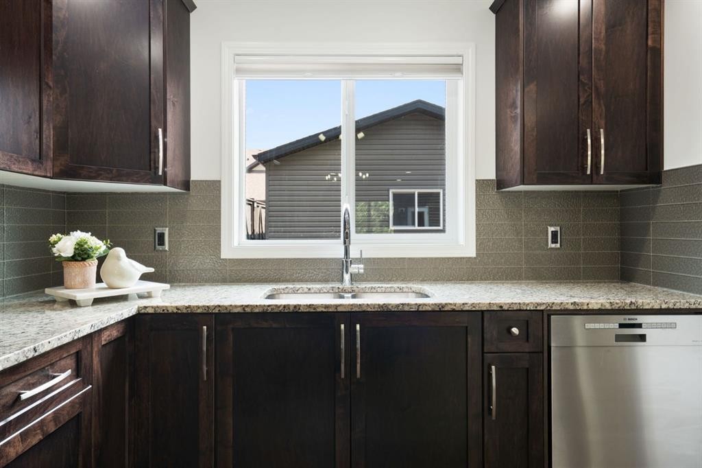 54 Legacy Common Se, Calgary, AB - Indoor Photo Showing Kitchen With Double Sink With Upgraded Kitchen