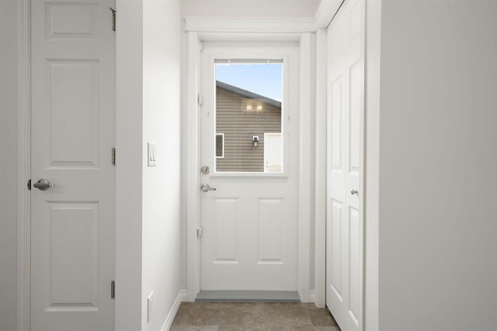 54 Legacy Common Se, Calgary, AB - Indoor Photo Showing Other Room