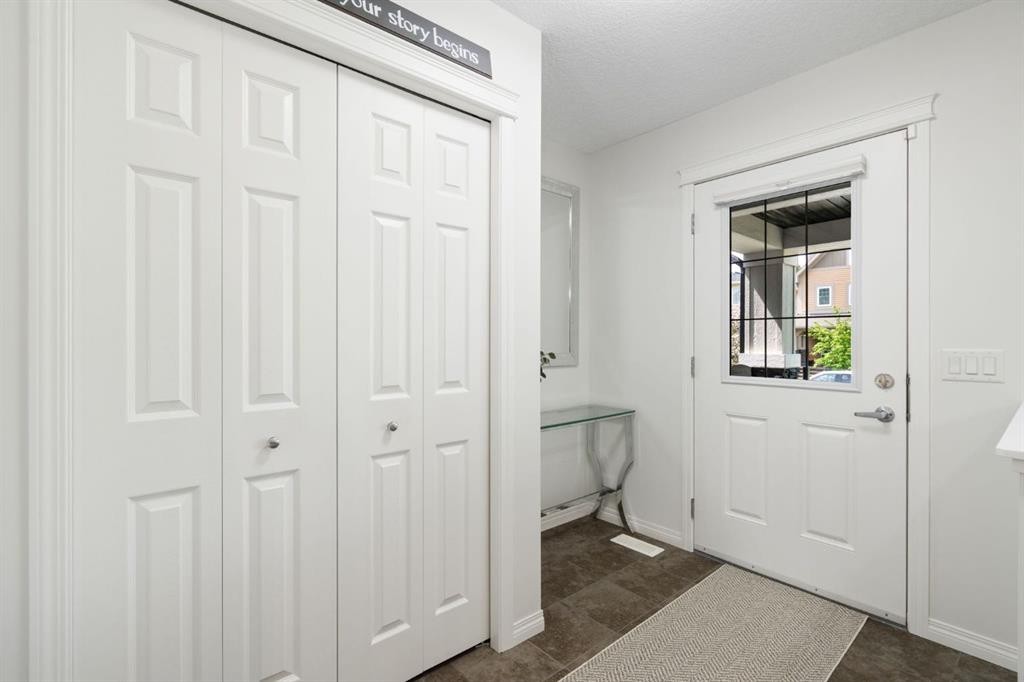 54 Legacy Common Se, Calgary, AB - Indoor Photo Showing Other Room