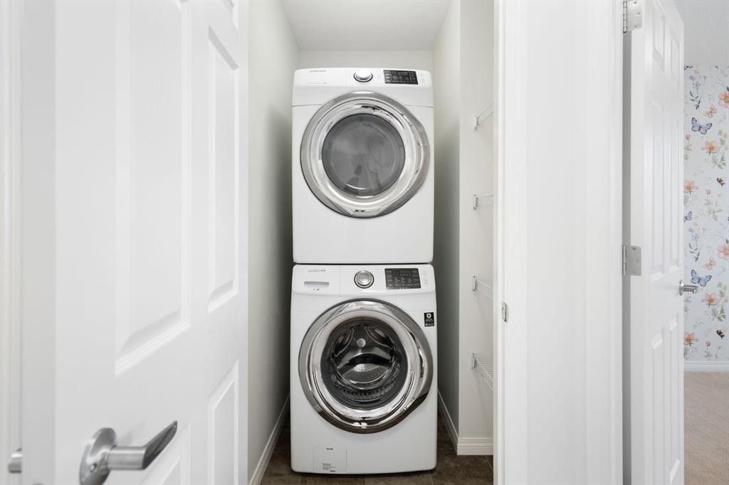 54 Legacy Common Se, Calgary, AB - Indoor Photo Showing Laundry Room