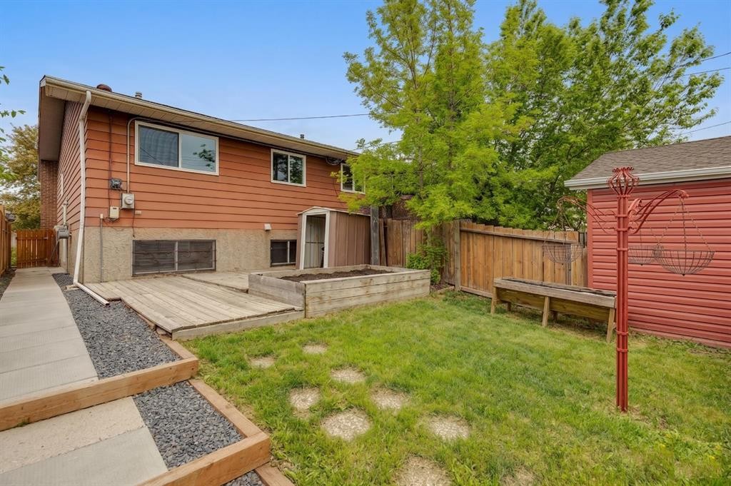7828 20A Street Se, Calgary, AB