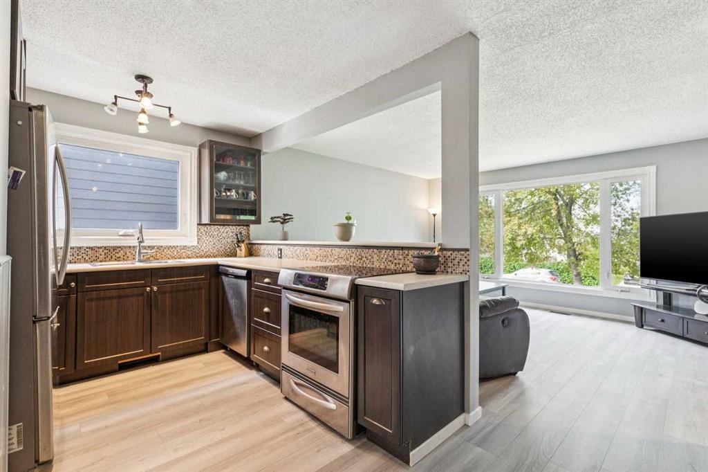 7828 20A Street Se, Calgary, AB