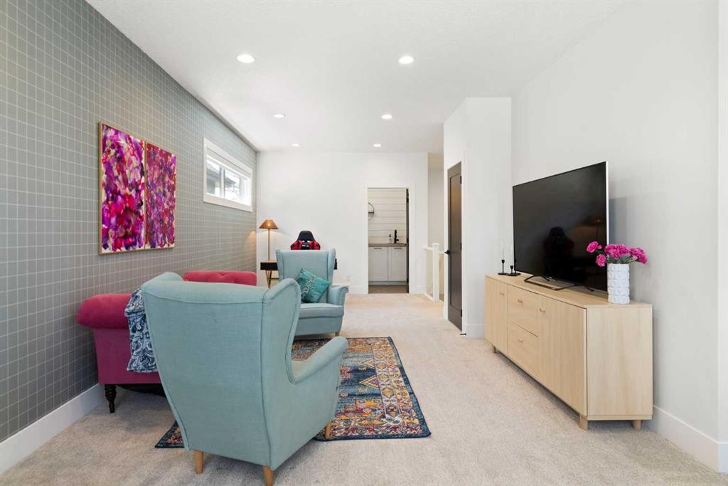 13 Shawnee Heath Sw, Calgary, AB - Indoor Photo Showing Other Room