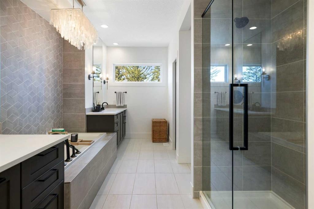 13 Shawnee Heath Sw, Calgary, AB - Indoor Photo Showing Bathroom