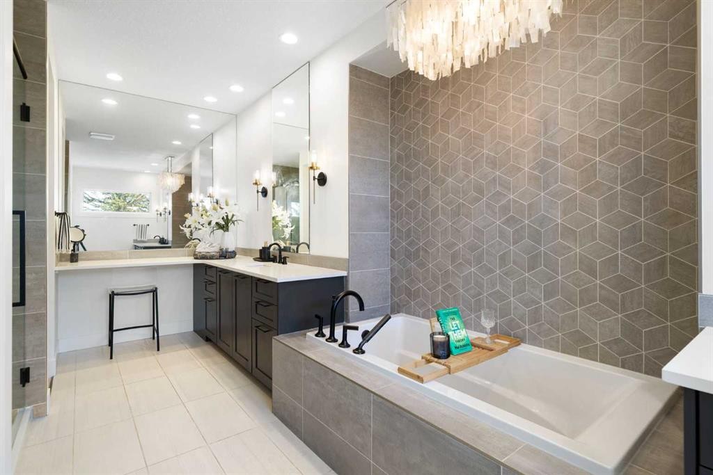 13 Shawnee Heath Sw, Calgary, AB - Indoor Photo Showing Bathroom