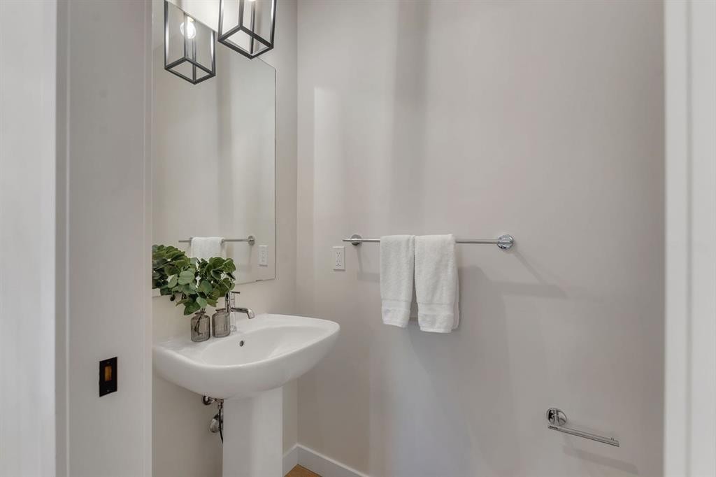 445 Lewiston Landing Ne, Calgary, AB - Indoor Photo Showing Bathroom