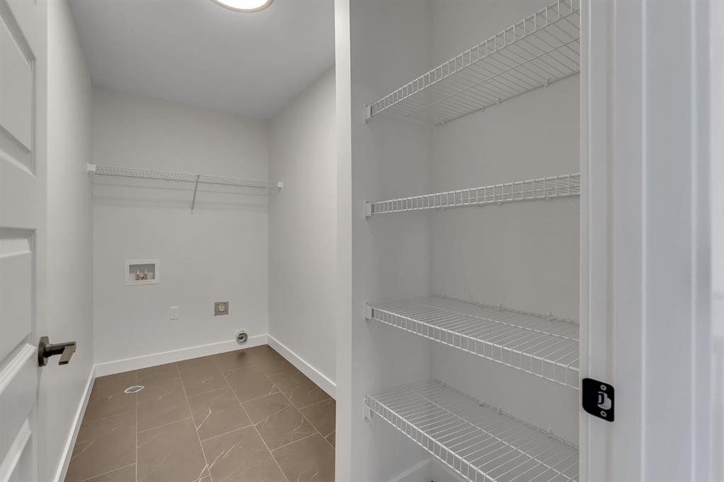 445 Lewiston Landing Ne, Calgary, AB - Indoor With Storage