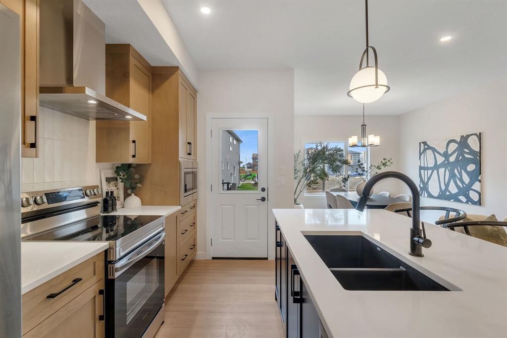 445 Lewiston Landing Ne, Calgary, AB - Indoor Photo Showing Kitchen With Double Sink With Upgraded Kitchen